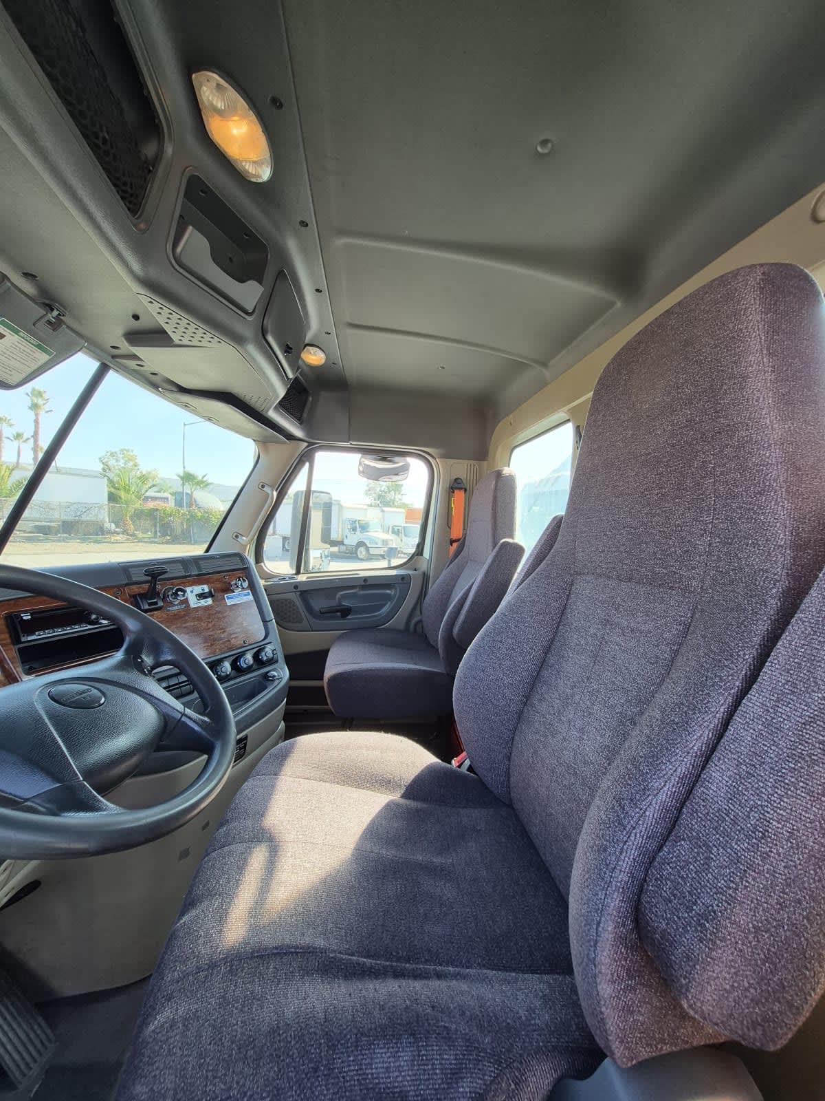 2018 Freightliner Cascadia in San Diego, CA — photo 7