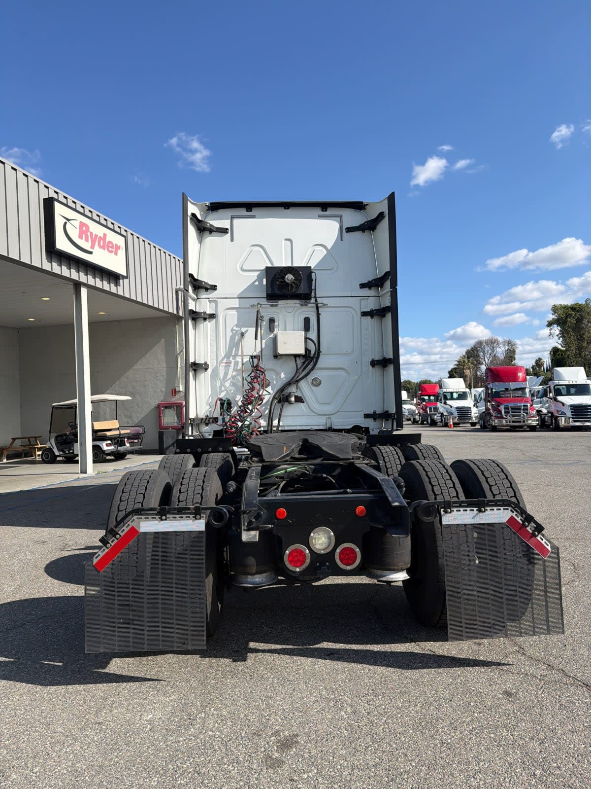 2018 Freightliner Cascadia in Pomona, CA — photo 5