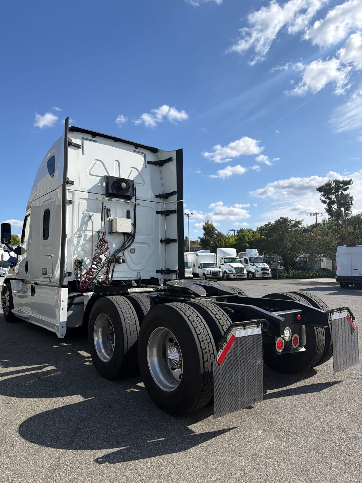 2018 Freightliner Cascadia in Pomona, CA — photo 6