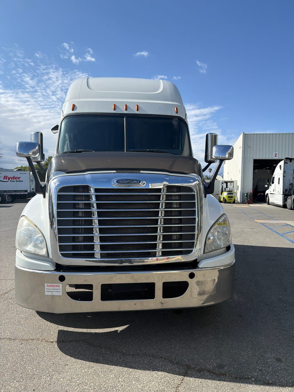 2018 Freightliner Cascadia in Pomona, CA — photo 2