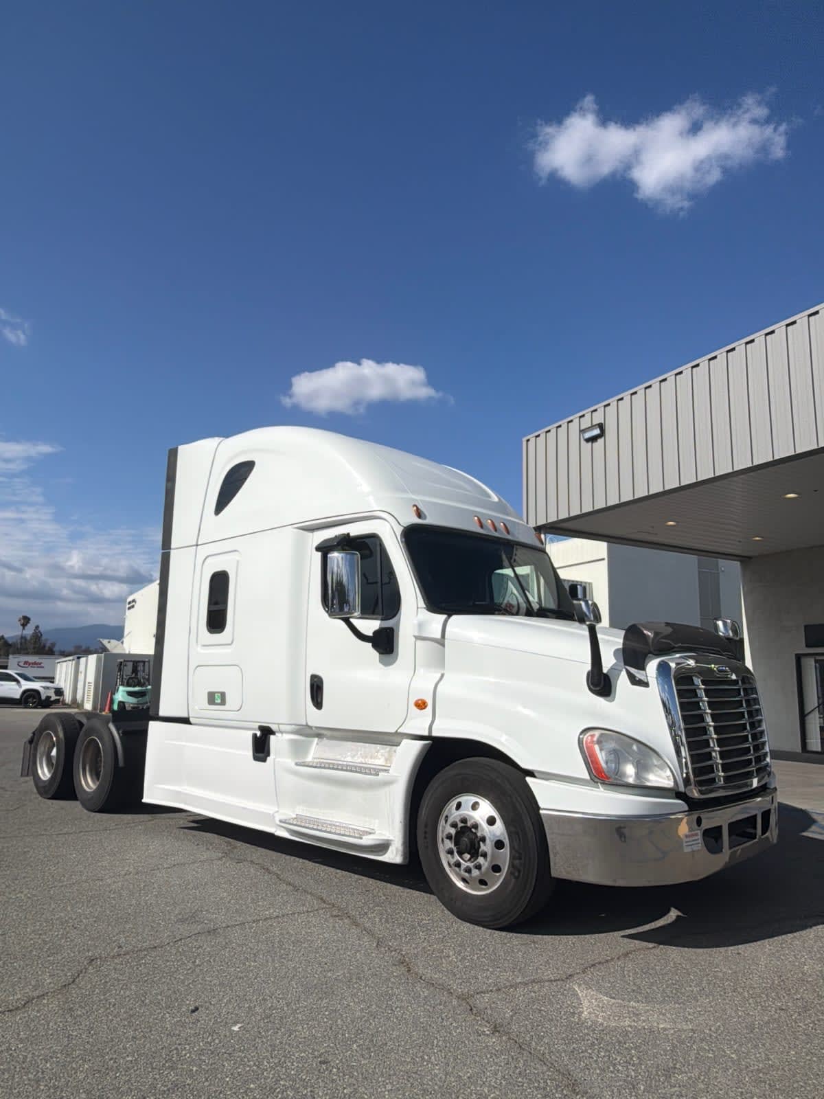 2018 Freightliner Cascadia in Pomona, CA — photo 3