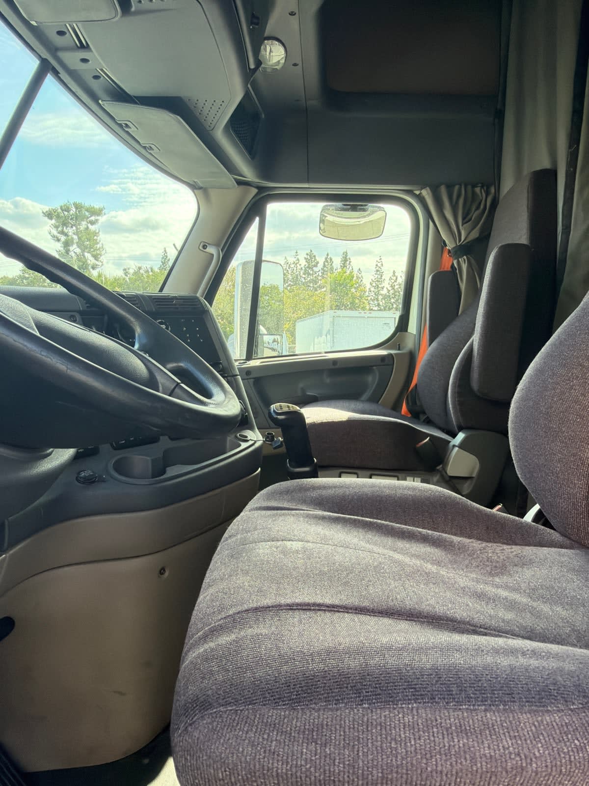 2018 Freightliner Cascadia in Pomona, CA — photo 7