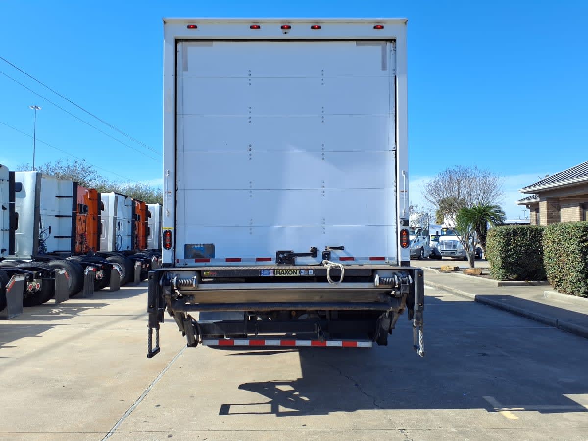 2018 Freightliner M2 106 in Houston, TX — photo 5