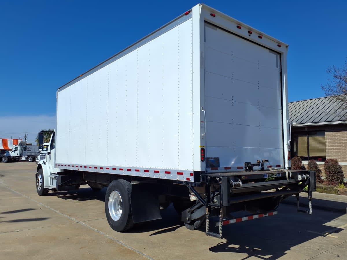 2018 Freightliner M2 106 in Houston, TX — photo 6