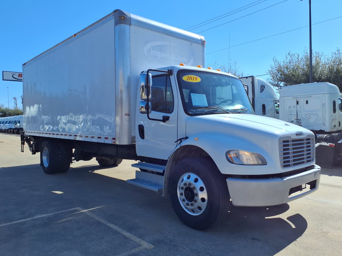 2018 Freightliner M2 106 in Houston, TX — photo 3