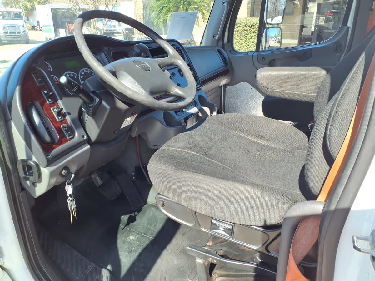 2018 Freightliner M2 106 in Houston, TX — photo 7