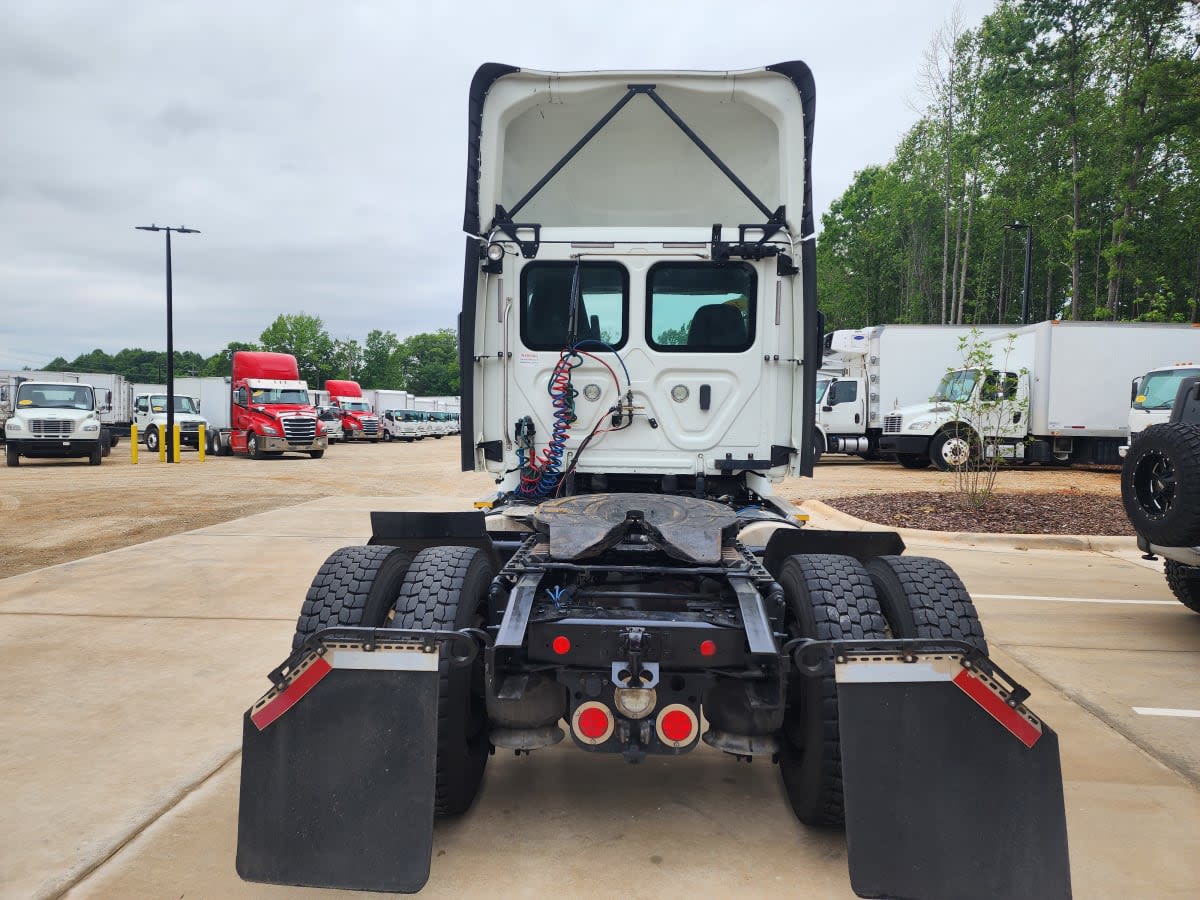 2018 Freightliner Cascadia in Greensboro, NC — photo 5