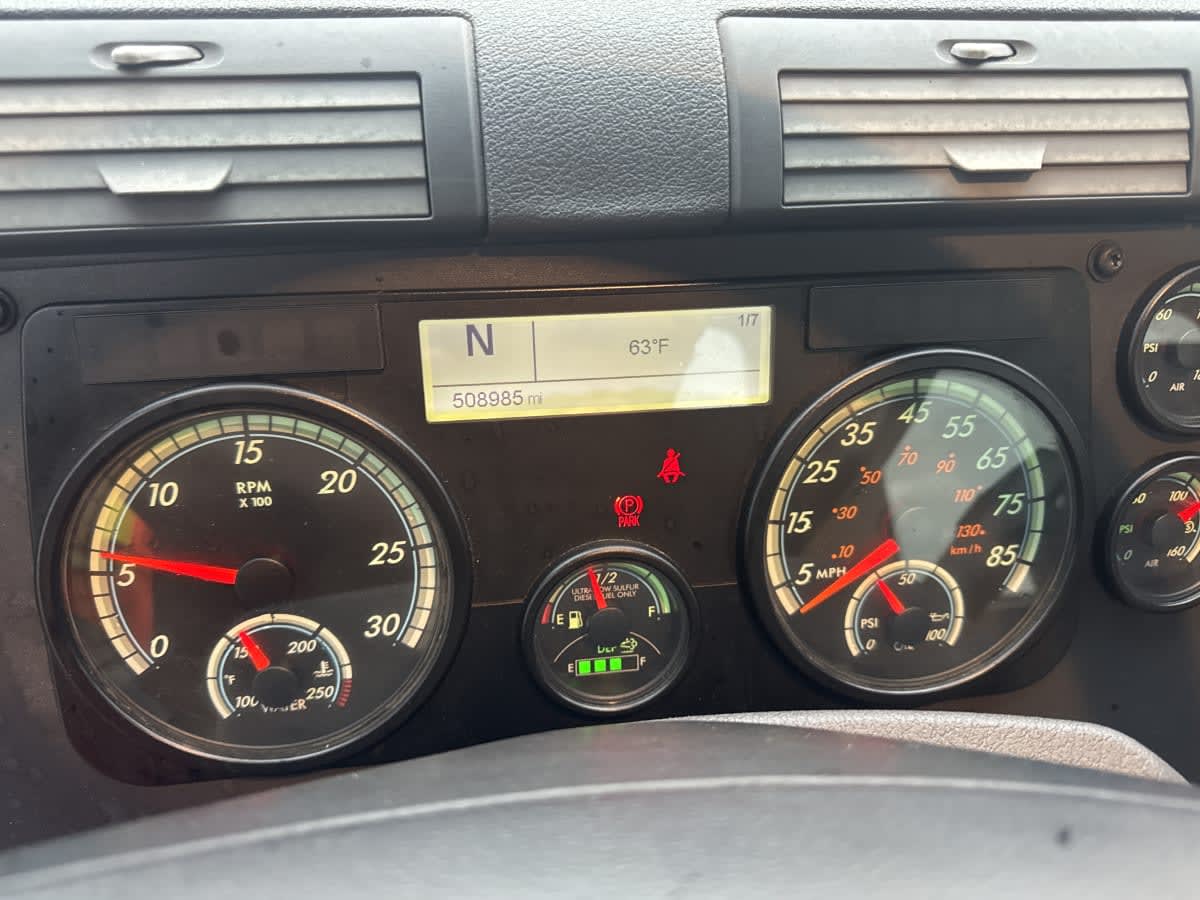 2018 Freightliner Cascadia in Bolingbrook, IL — photo 9
