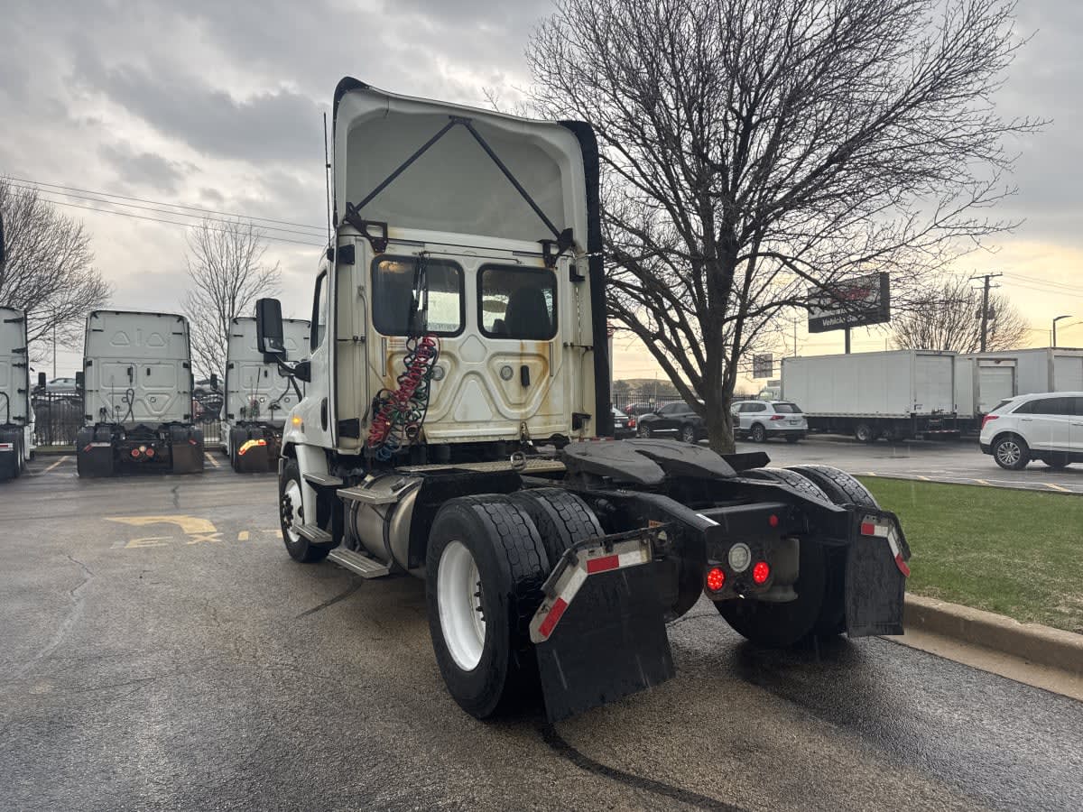 2018 Freightliner Cascadia in Bolingbrook, IL — photo 6