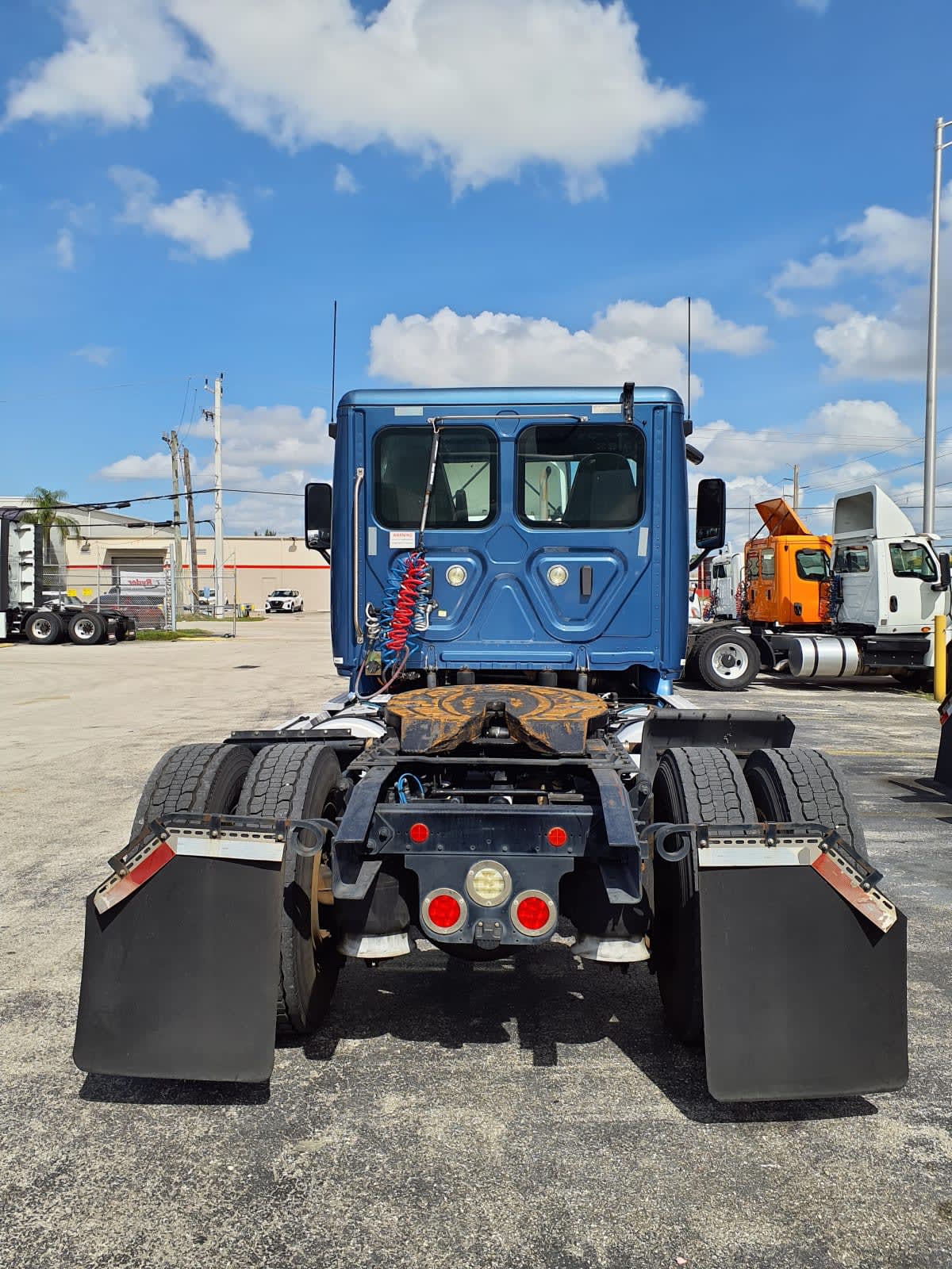 2018 Freightliner Cascadia in Miami, FL — photo 5