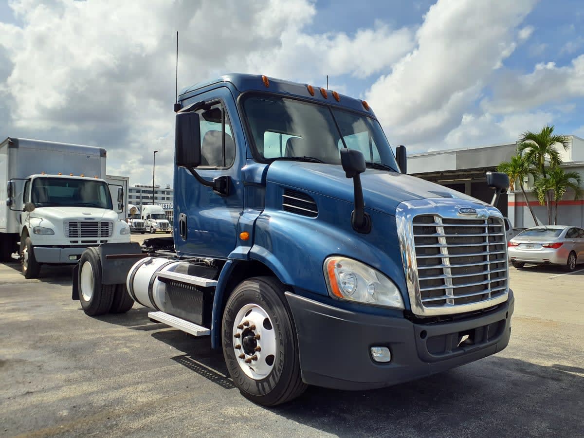 2018 Freightliner Cascadia in Miami, FL — photo 3