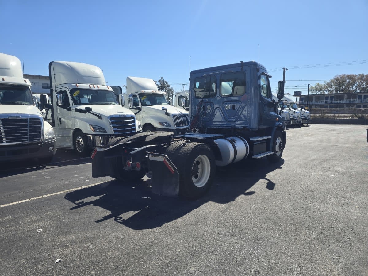 2018 Freightliner Cascadia in Tampa, FL — photo 6