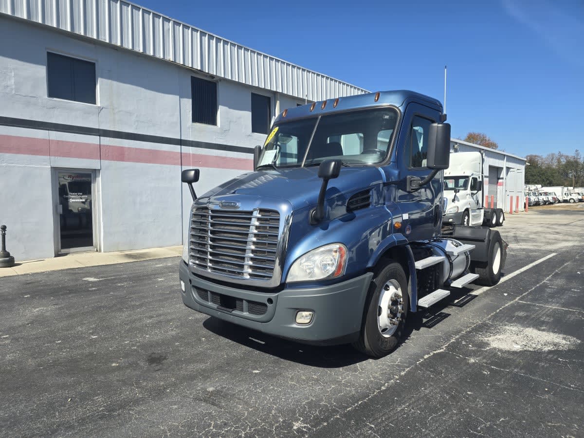 2018 Freightliner Cascadia in Tampa, FL — photo 3