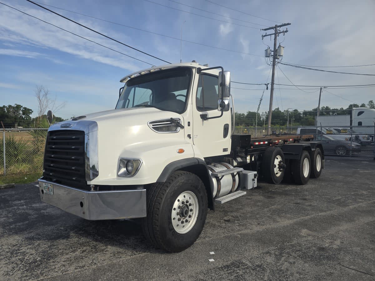 2016 Freightliner 114SD in Tampa, FL — photo 3