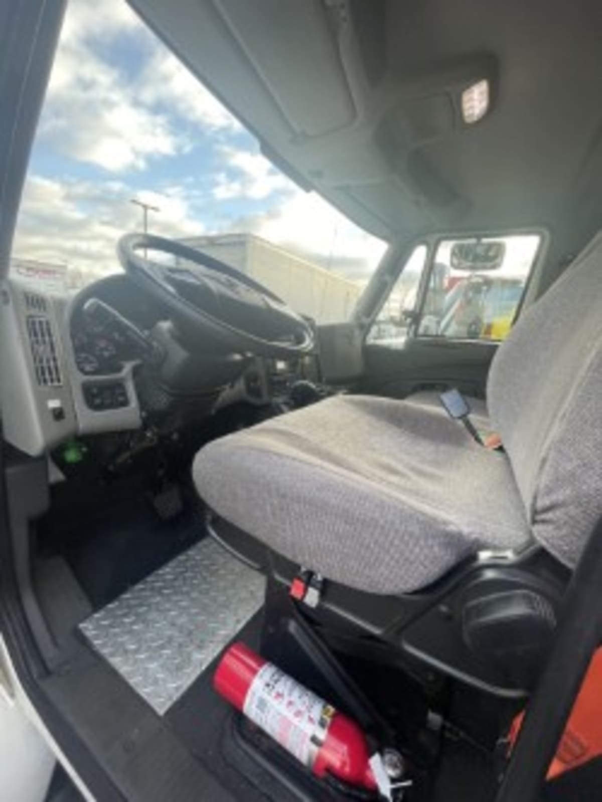 2018 International 4300 in Kearny, NJ — photo 8