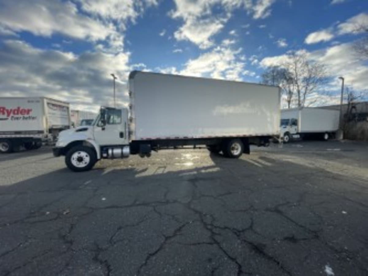 2018 International 4300 in Kearny, NJ — photo 7