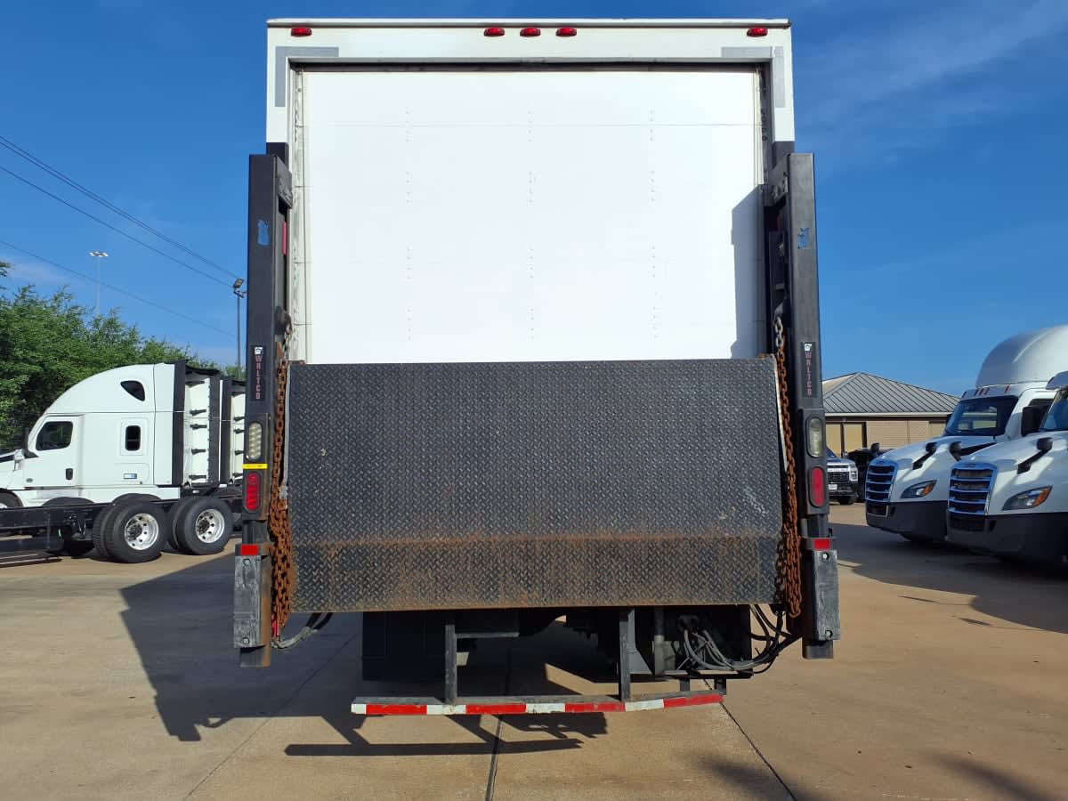 2018 Freightliner M2 106 in Houston, TX — photo 5
