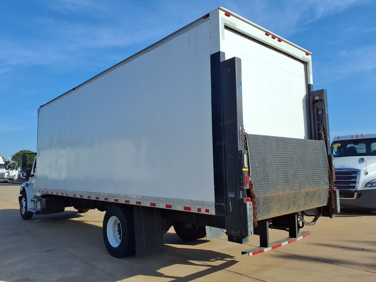 2018 Freightliner M2 106 in Houston, TX — photo 6