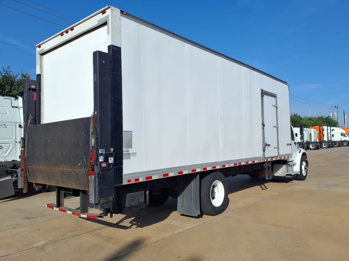 2018 Freightliner M2 106 in Houston, TX — photo 4