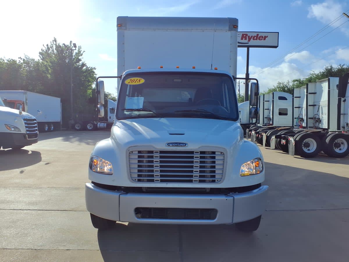 2018 Freightliner M2 106 in Houston, TX — photo 2