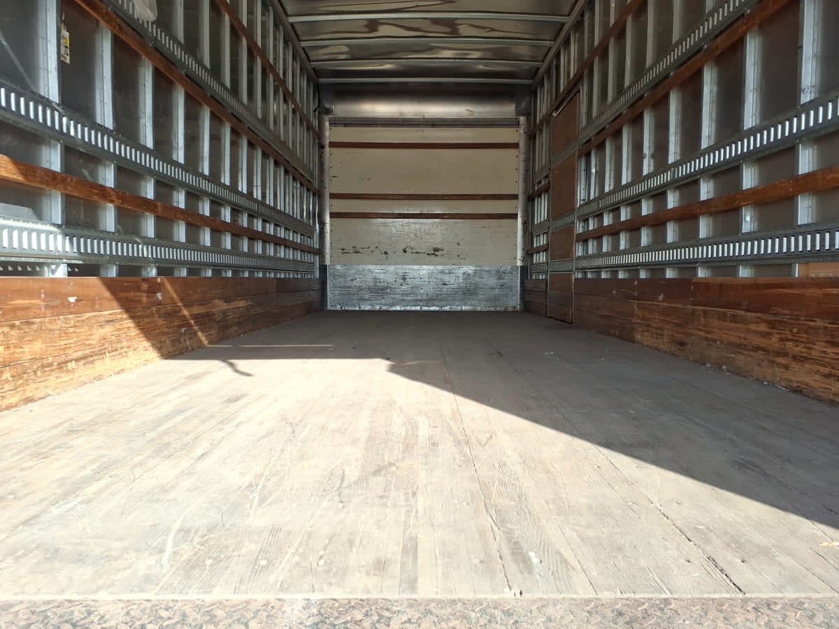2018 Freightliner M2 106 in Houston, TX — photo 8