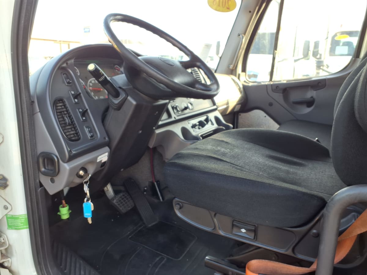 2018 Freightliner M2 106 in Houston, TX — photo 7