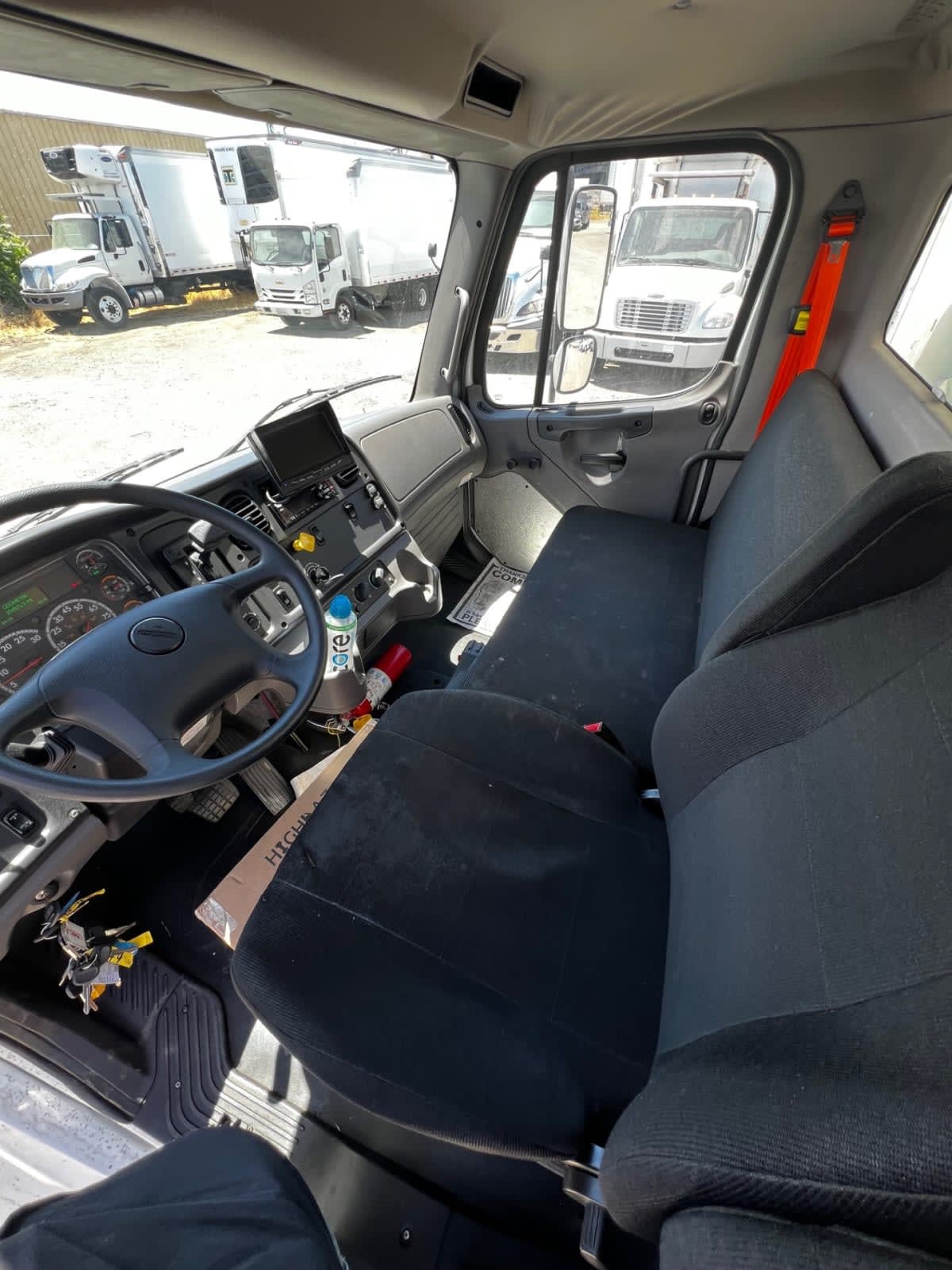 2018 Freightliner M2 106 in Fontana, CA — photo 7