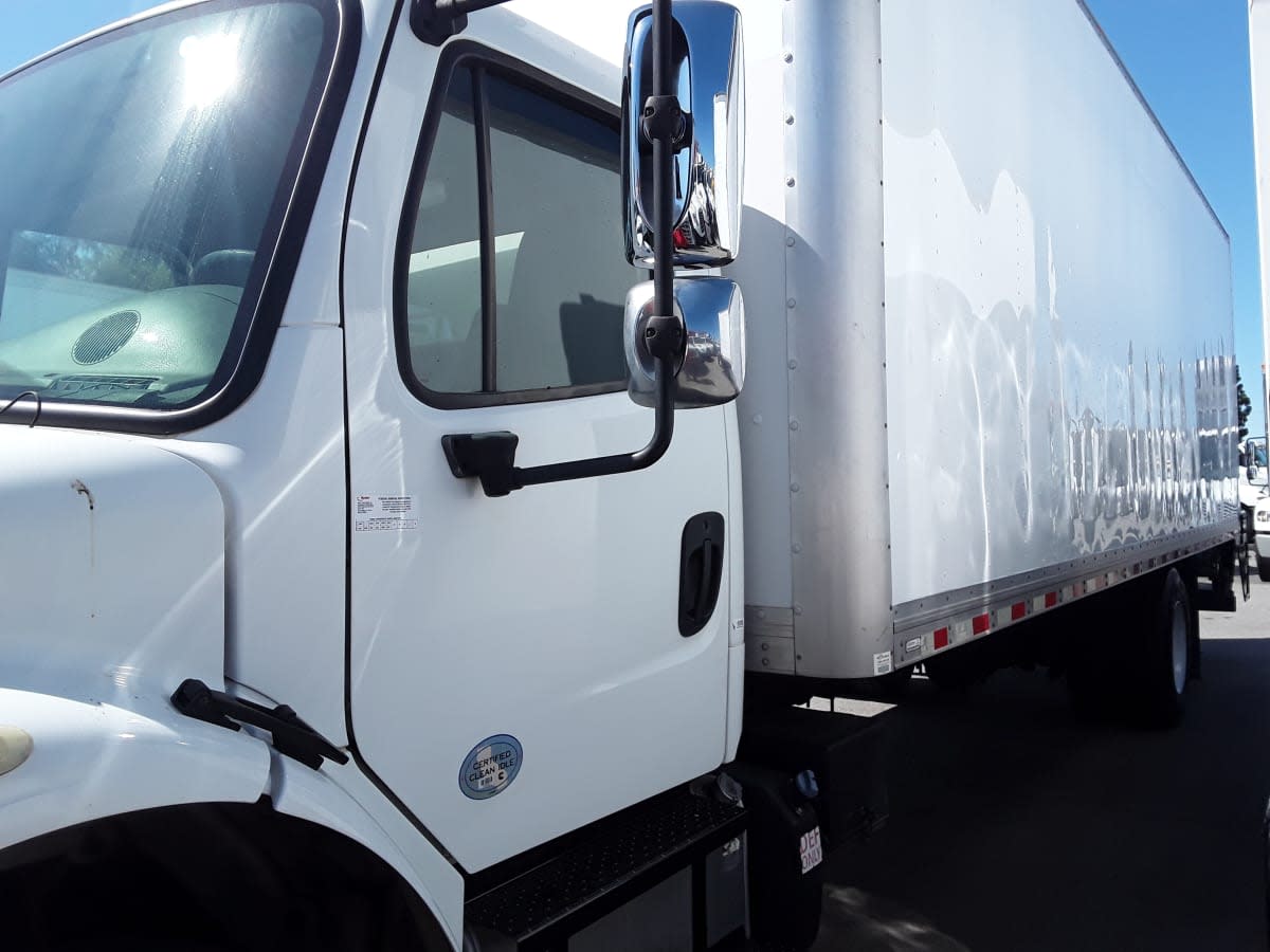 2018 Freightliner M2 106 in Montebello, CA — photo 12
