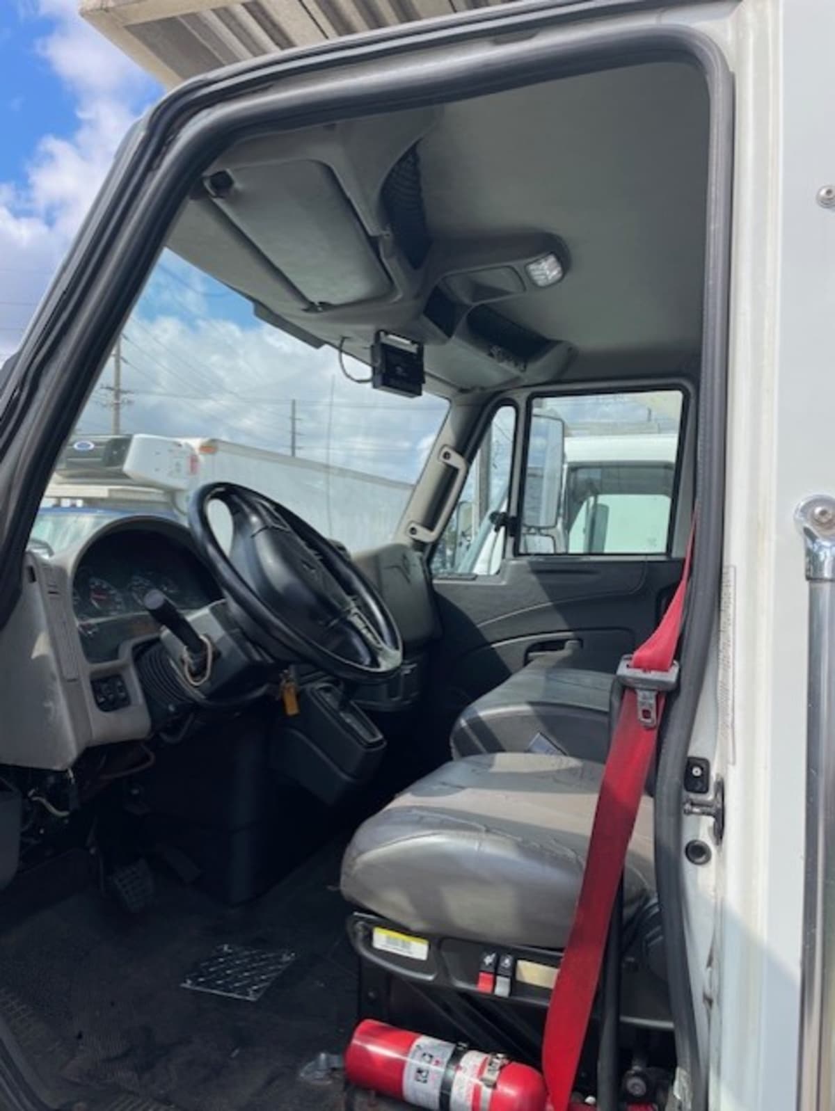 2016 International 4300 in Farmingdale, NY — photo 8