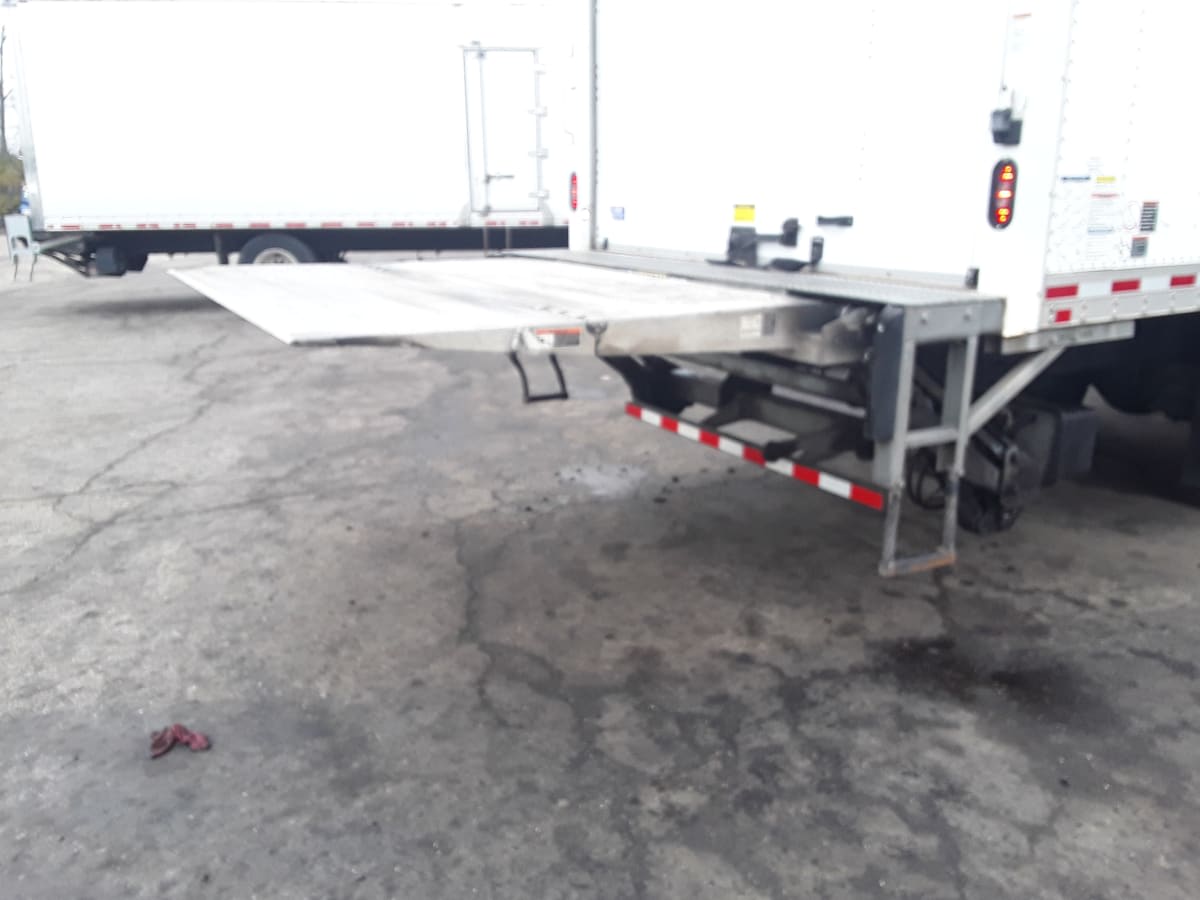 2018 Freightliner M2 106 in Hilliard, OH — photo 10