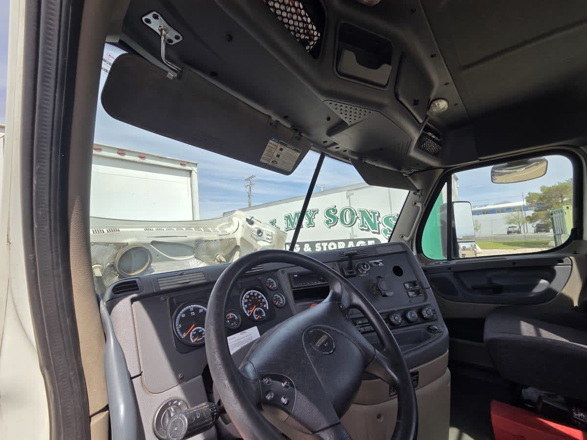 2018 Freightliner Cascadia in Commerce City, CO — photo 11