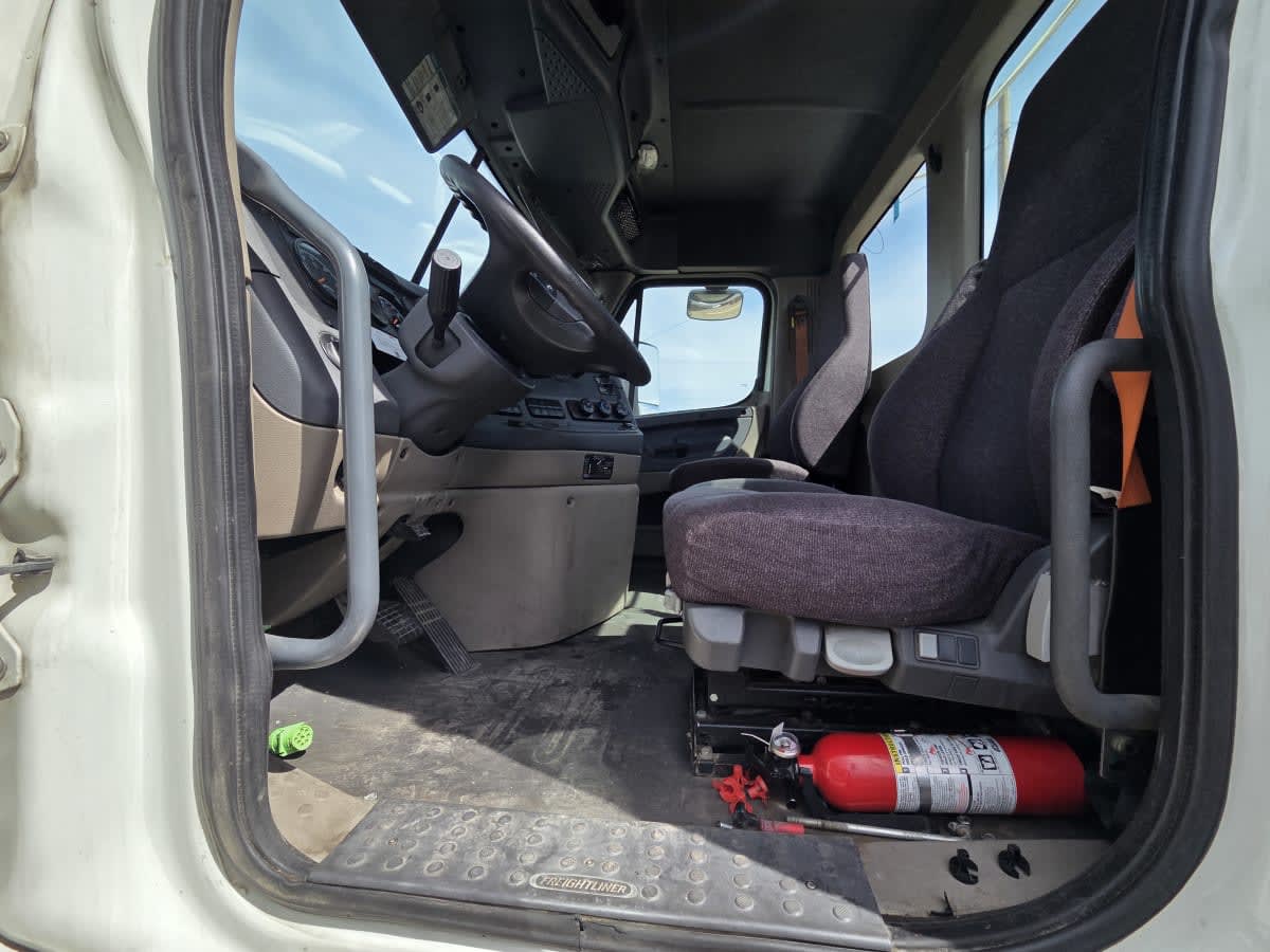 2018 Freightliner Cascadia in Commerce City, CO — photo 12