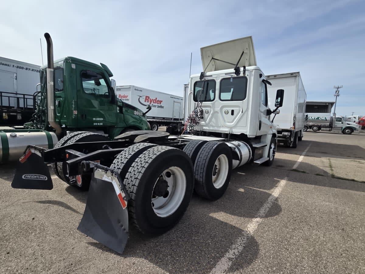 2018 Freightliner Cascadia in Commerce City, CO — photo 4