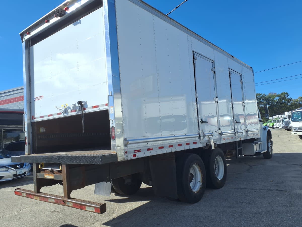 2018 Freightliner M2 106 in Warwick, RI — photo 4
