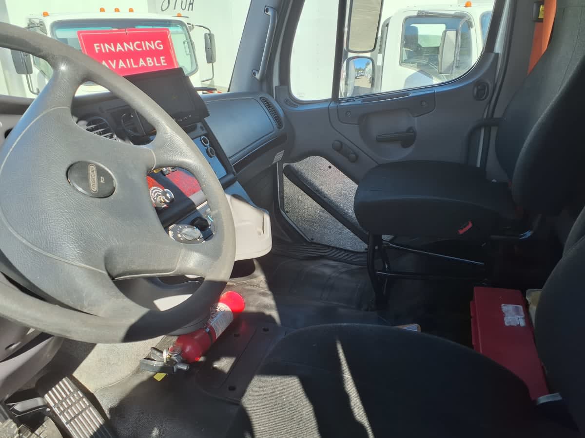 2018 Freightliner M2 106 in Warwick, RI — photo 7