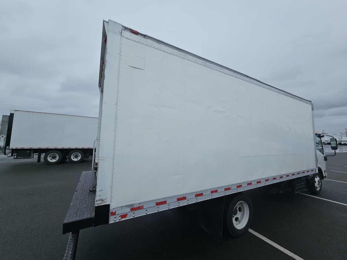 2018 Isuzu NRR in Tacoma, WA — photo 4