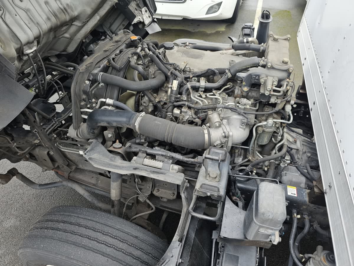 2018 Isuzu NRR in Tacoma, WA — photo 9