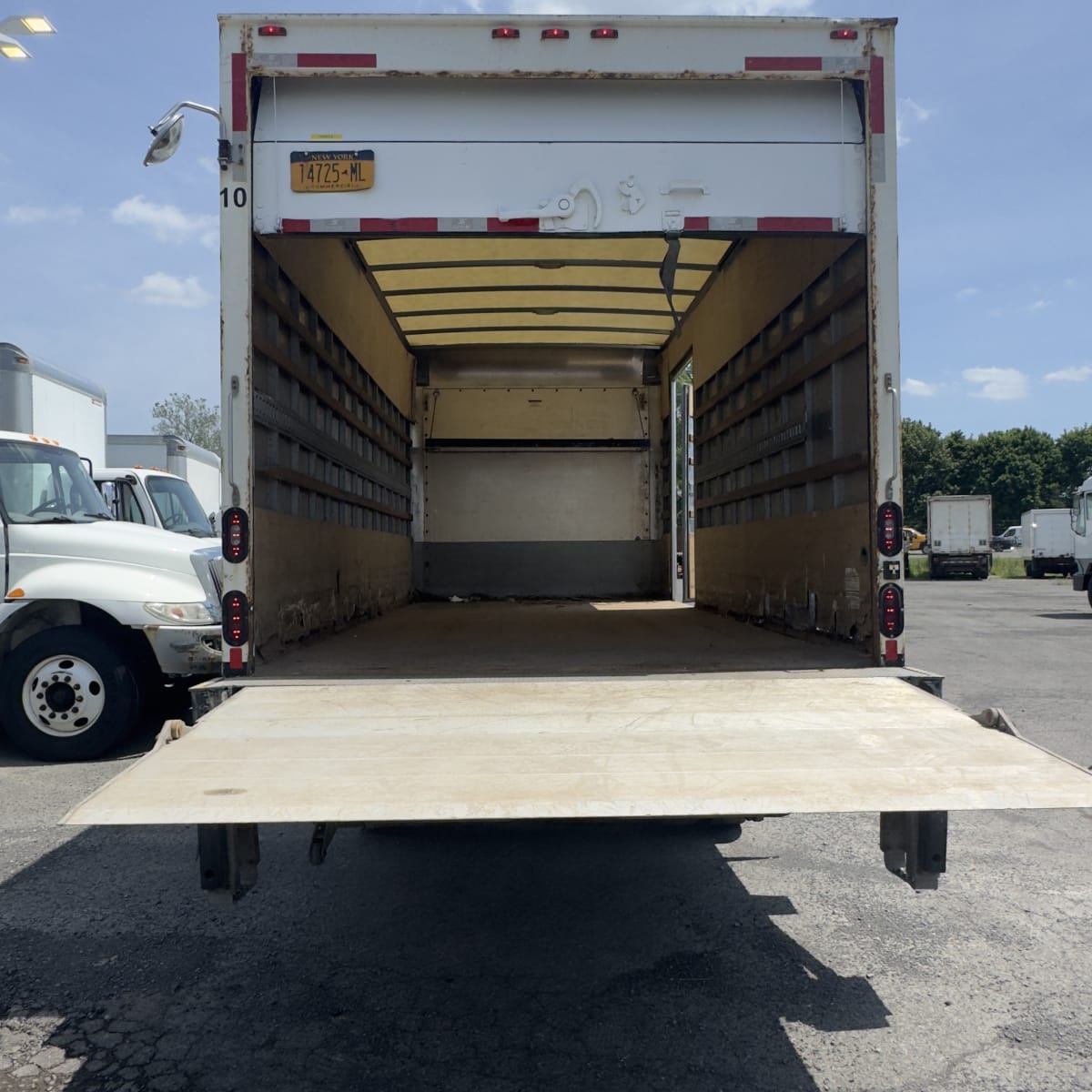 2018 Isuzu NQR in Syracuse, NY — photo 8