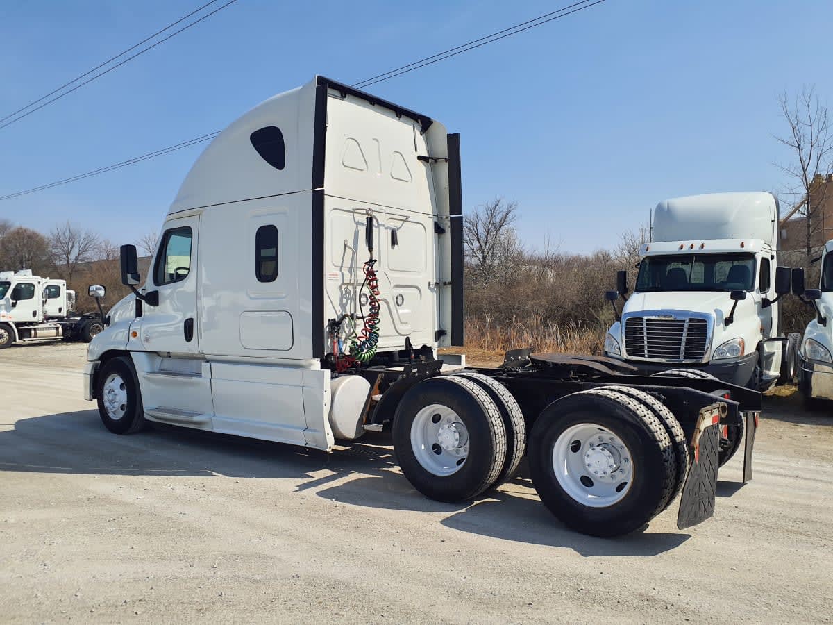 2018 Freightliner Cascadia in Indianapolis, IN — photo 6