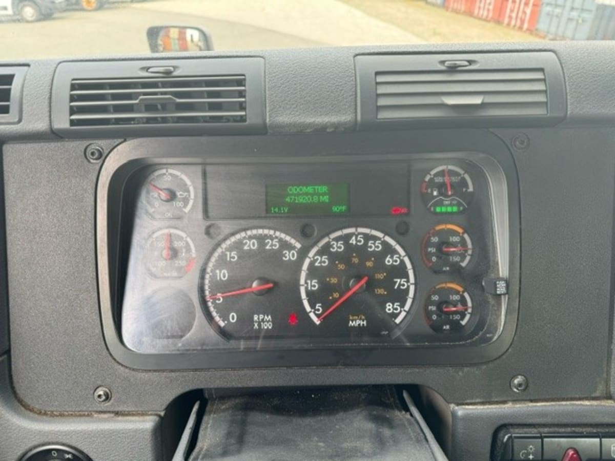 2018 Freightliner Cascadia in Springfield, MA — photo 9
