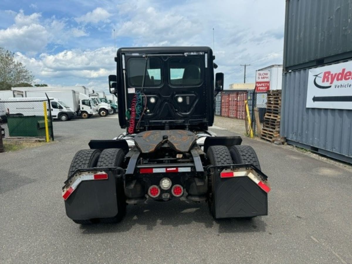 2018 Freightliner Cascadia in Springfield, MA — photo 5
