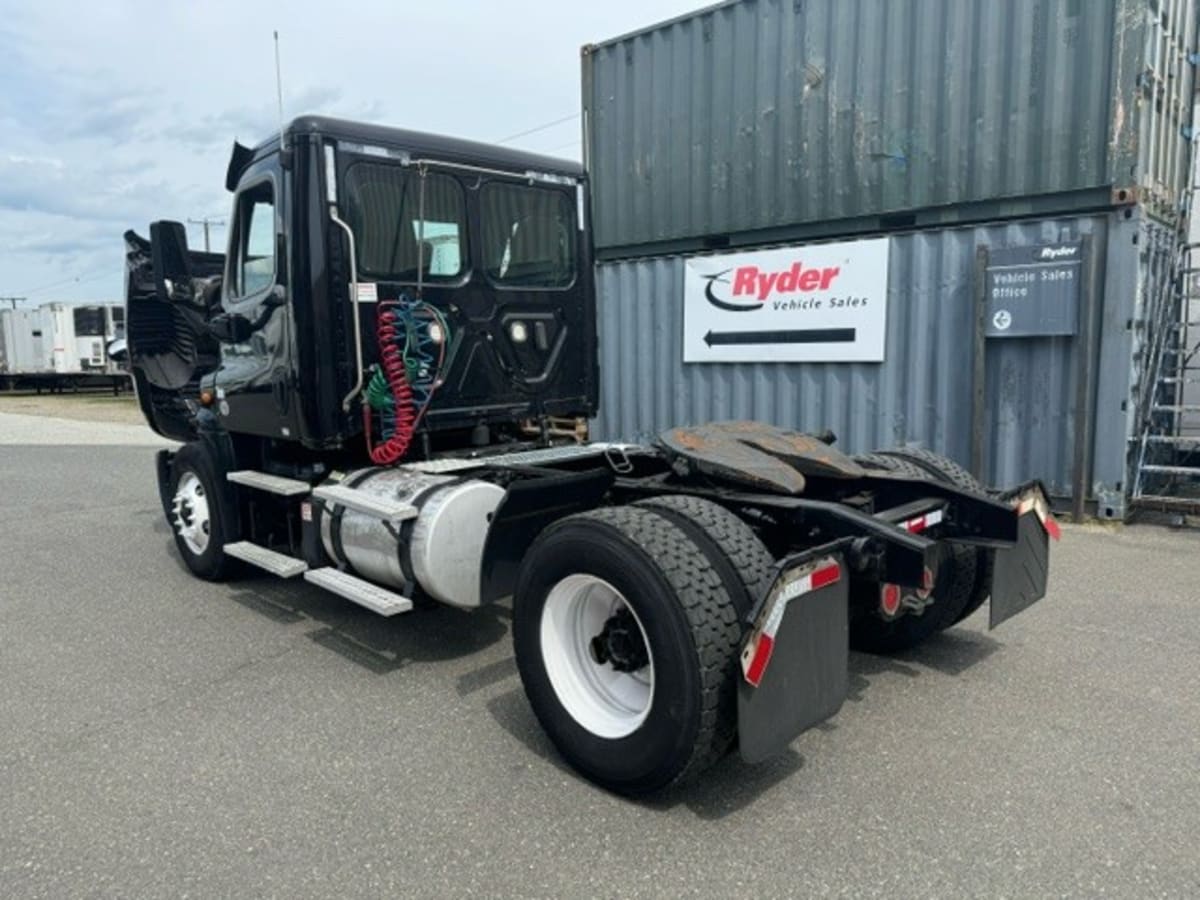 2018 Freightliner Cascadia in Springfield, MA — photo 6