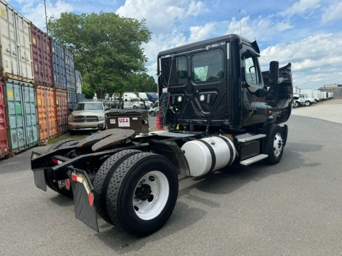 2018 Freightliner Cascadia in Springfield, MA — photo 4