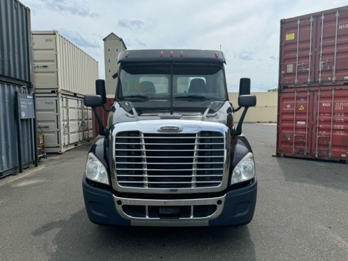 2018 Freightliner Cascadia in Springfield, MA — photo 2