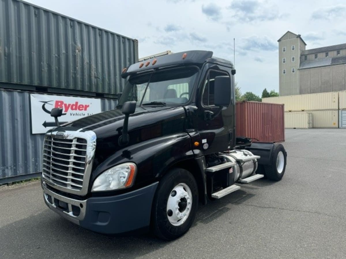 2018 Freightliner Cascadia in Springfield, MA — photo 3