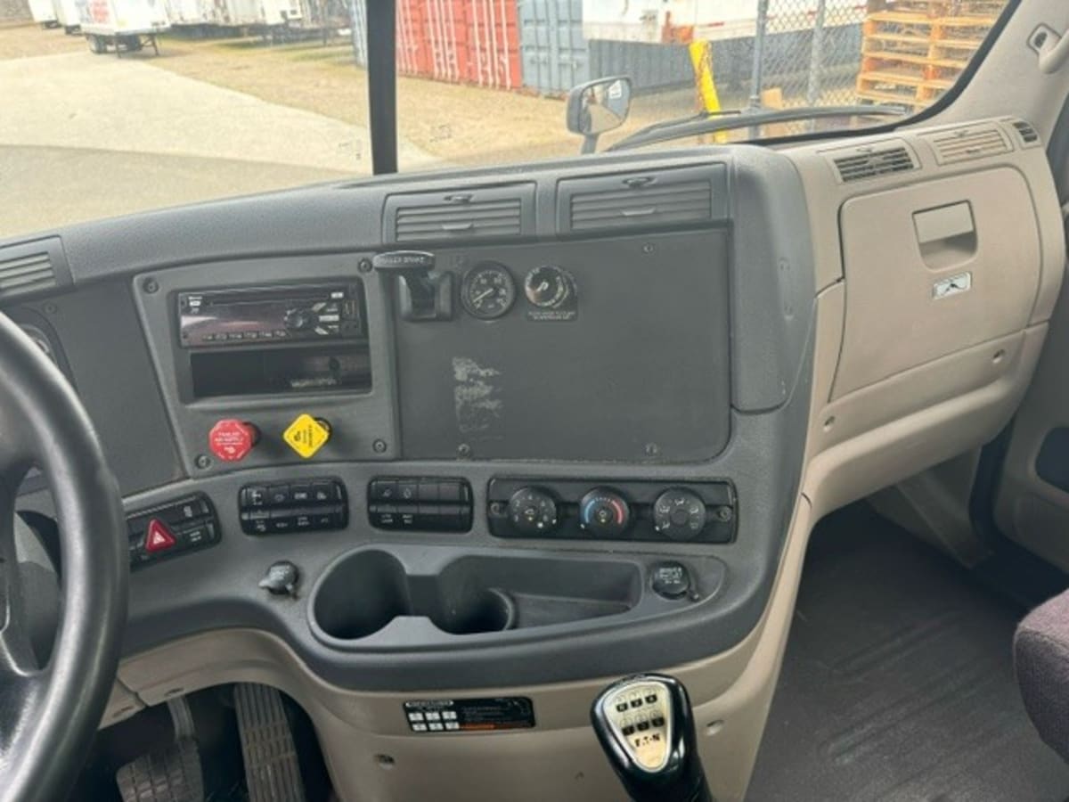 2018 Freightliner Cascadia in Springfield, MA — photo 7