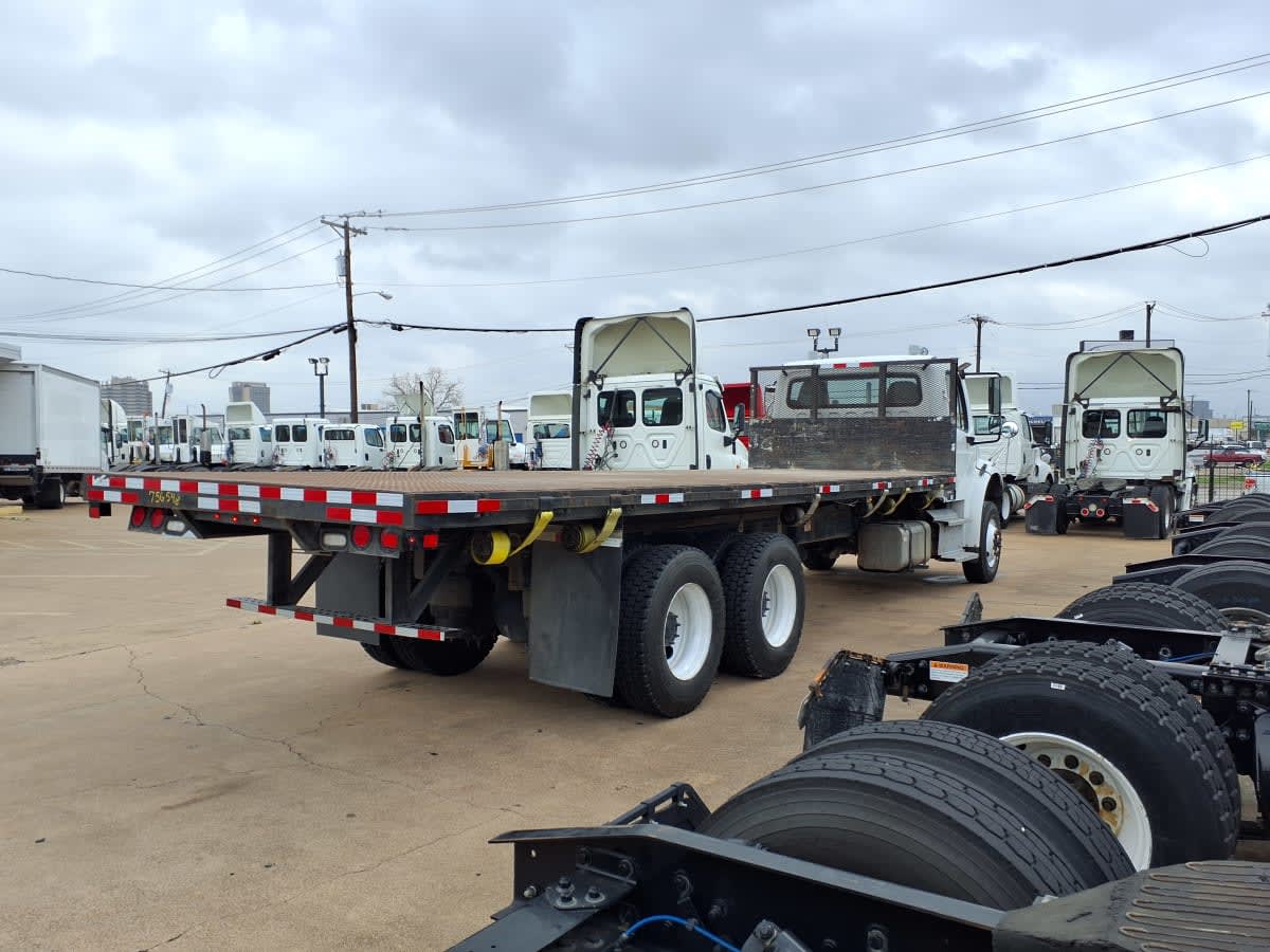 2018 Freightliner M2 106 in Houston, TX — photo 4