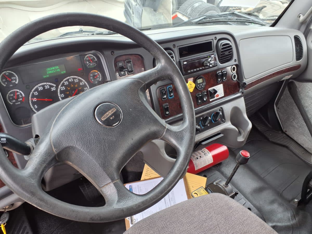 2018 Freightliner M2 106 in Houston, TX — photo 7