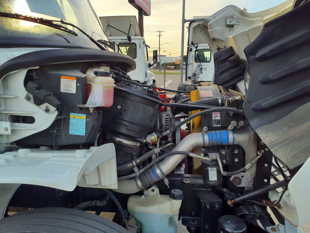 2018 Freightliner M2 106 in Fort Worth, TX — photo 11