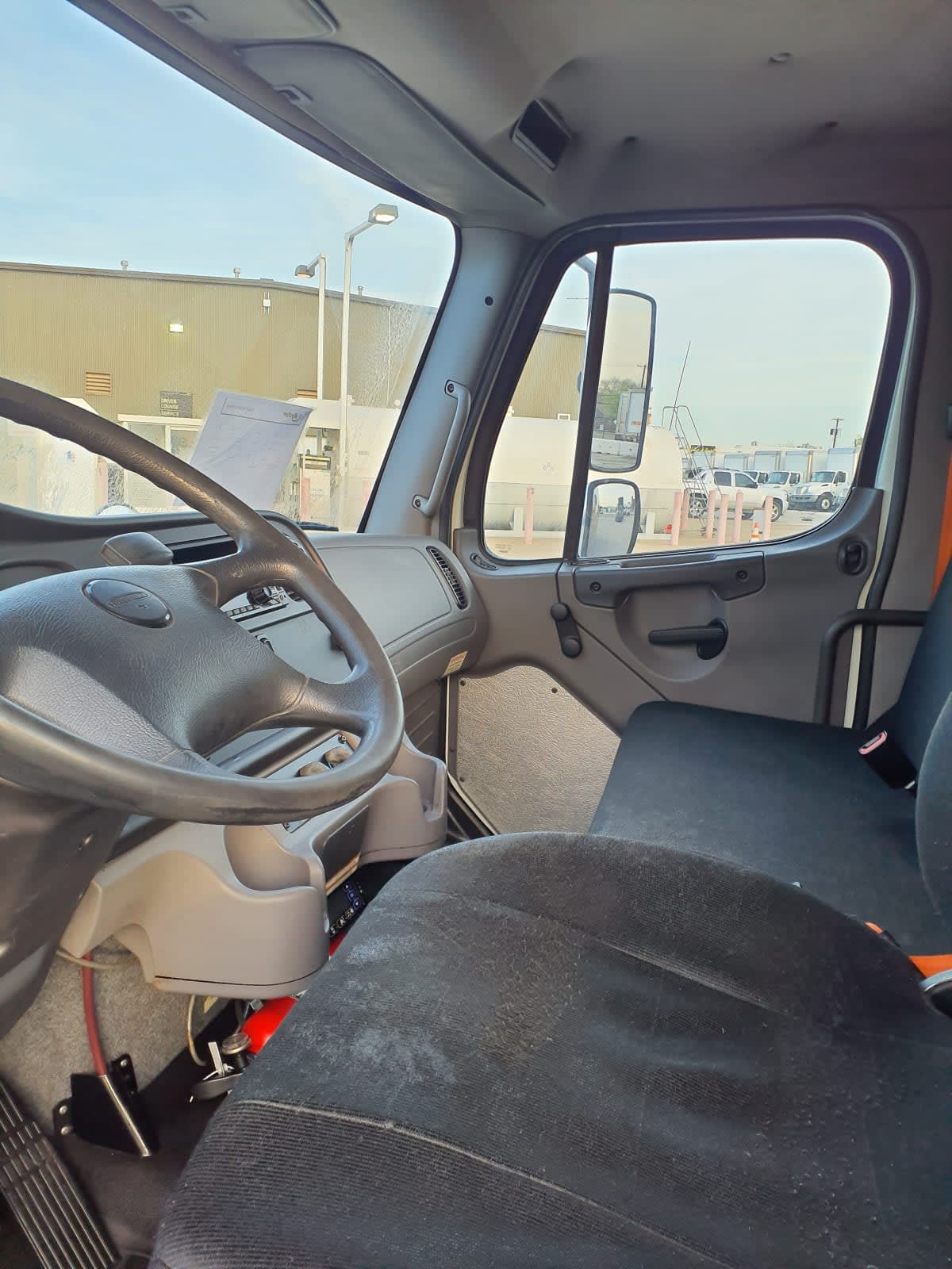 2018 Freightliner M2 106 in Fort Worth, TX — photo 8